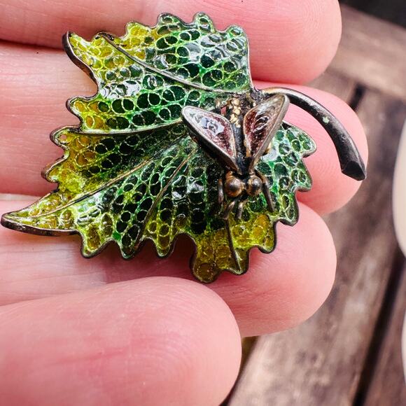 Vintage Plique-à-Jour Enamel 800 Silver Leaf Brooch with Bug Design - Picture 4 of 11